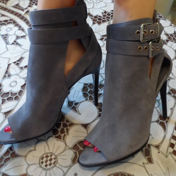 New Burberry Prorsum Gray Suede Heels w/Ankle Wrap Buckle Straps Size 38B - Picture 3 of 16